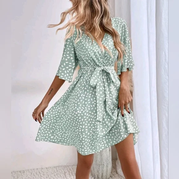 * New Boho Short Flutter Sleeve Wrap Front Dress Belted Green White - Picture 5 of 7